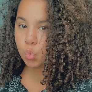 Meet your Posher, Kira